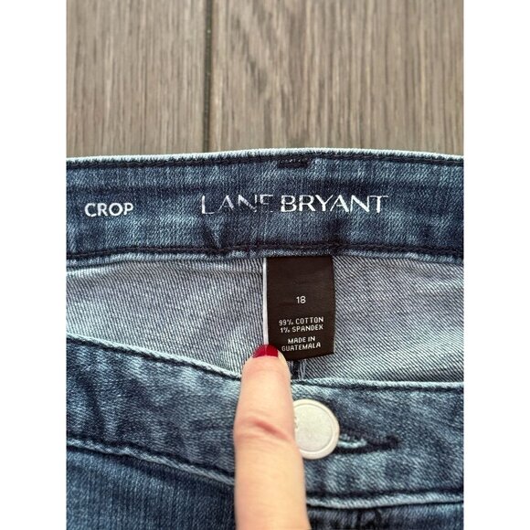 EUC Lane Bryant Womens Crop Jeans Size 18 Frayed Hem Mid-Wash Denim - Picture 3 of 6